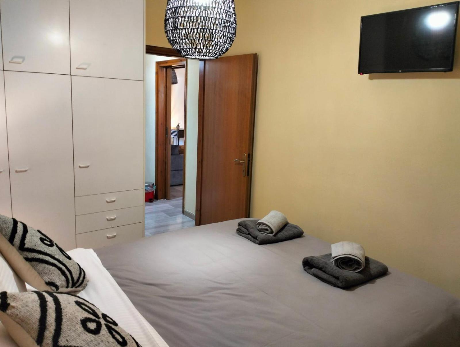 Helens Apartment Tolo Bagian luar foto